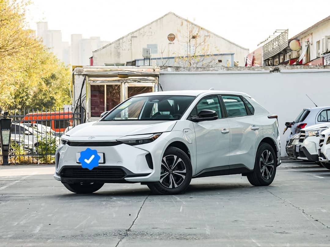 2025 Toyota bZ4X 2WD – Electric SUV (615KM Range) | Hart Ventures Autos