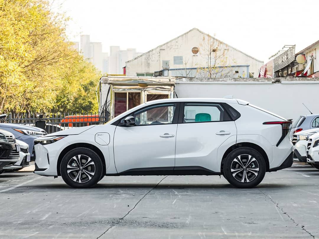 2025 Toyota bZ4X 2WD – Electric SUV (615KM Range) | Hart Ventures Autos